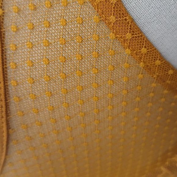 Maurices yellow key hole lace top tank top size small - Picture 7 of 13